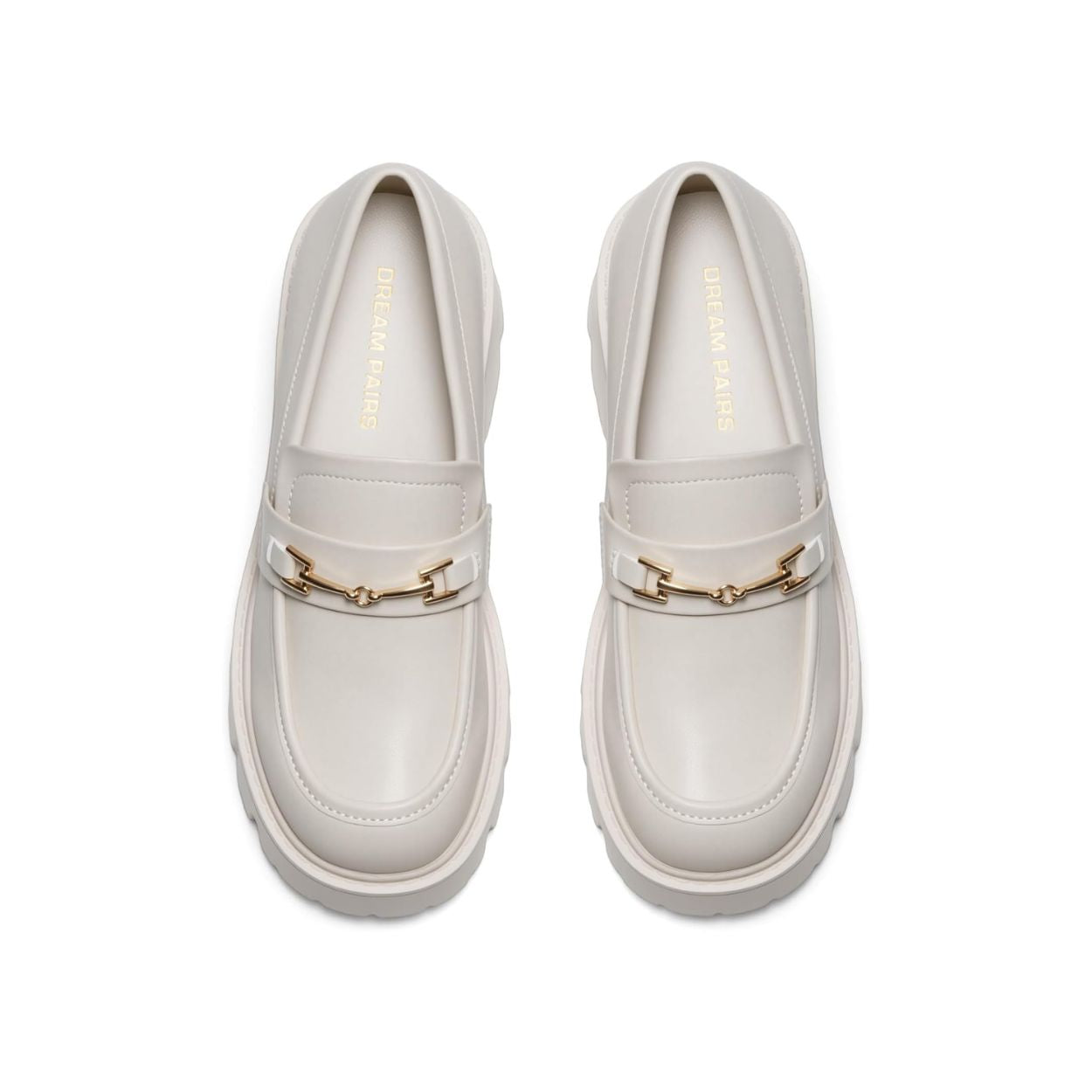 Mocassins femme beige à talon épais, semelle crantée, détail chaîne dorée