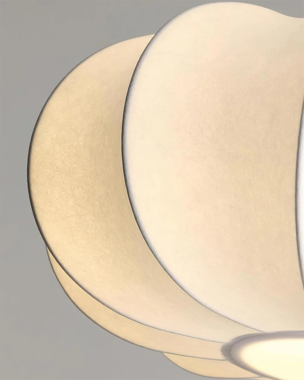 Suspension Noyer Élégance | Luminaire bois et tissu E27 blanc chaud