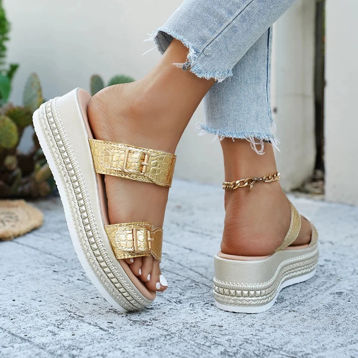 AELORIA DORÉ™ | Sandales Dorées Femme Élégantes Été – Compensées Confort Plage