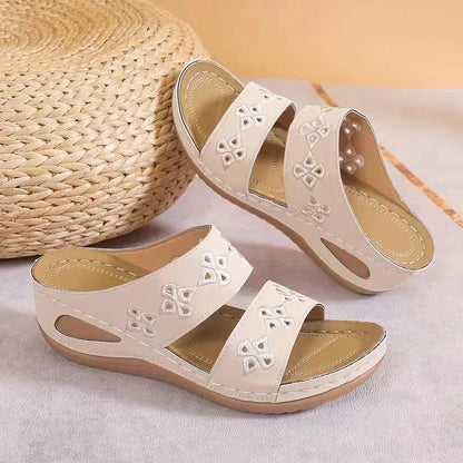 NOIRÉA FLORAL™ | Sandales Plates Noires Femme – Confort Léger Été