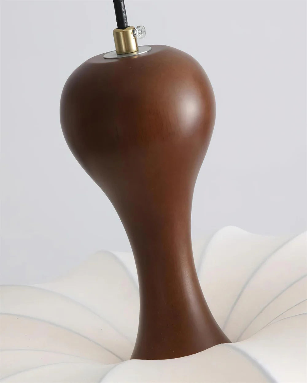 Suspension Noyer Élégance | Luminaire bois et tissu E27 blanc chaud